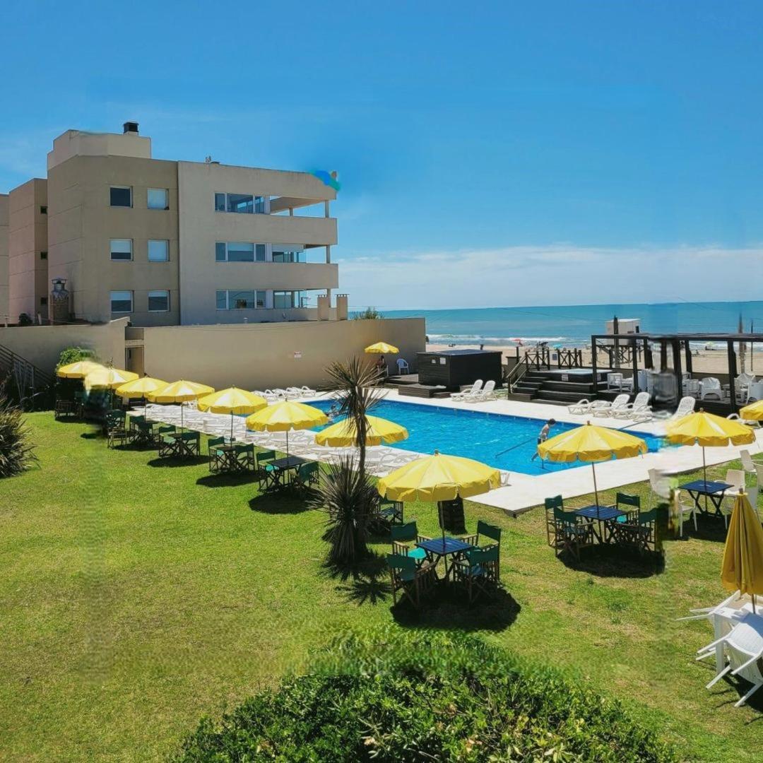 108 Y El Mar - Hotel Tejas Rojas Villa Gesell Kültér fotó