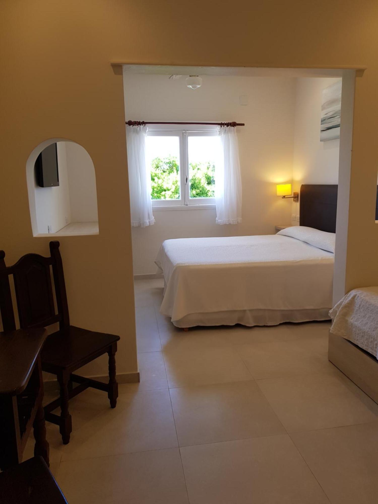 108 Y El Mar - Hotel Tejas Rojas Villa Gesell Szoba fotó