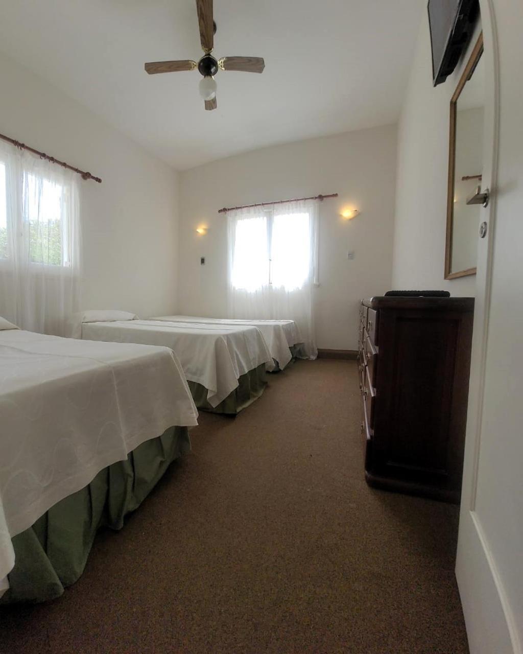 108 Y El Mar - Hotel Tejas Rojas Villa Gesell Szoba fotó