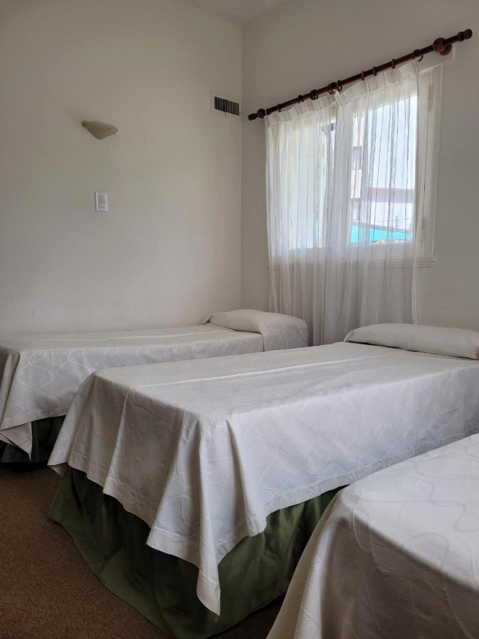 108 Y El Mar - Hotel Tejas Rojas Villa Gesell Szoba fotó